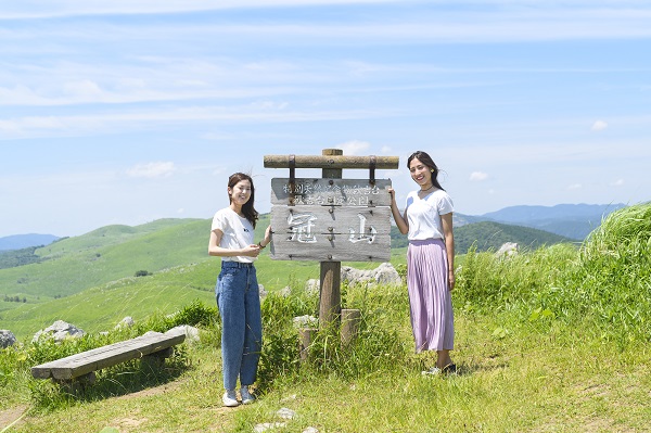 おいでませ山口へ 3億年もの歴史を持つ絶景にうっとり 秋吉台の緑の中で非日常を感じよう ふくおかナビ