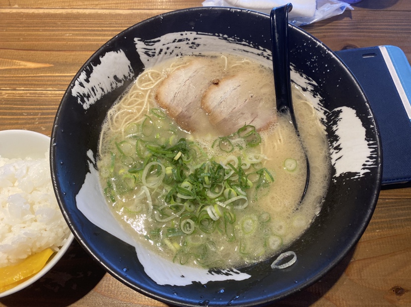 福岡ラーメン】昼も夜も使い勝手の良いお店の一杯『博多ラーメン・ちゃんぽん ひるとよる』 | ふくおかナビ