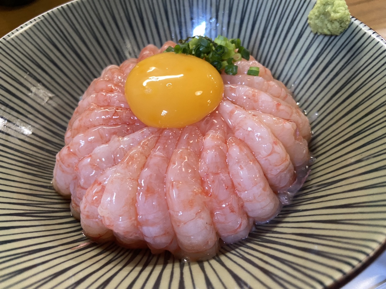 大名海鮮丼 大名に産地直送の美味しい海鮮丼が 甘えび好きは絶対食べてほしい 魚喜 ふくおかナビ