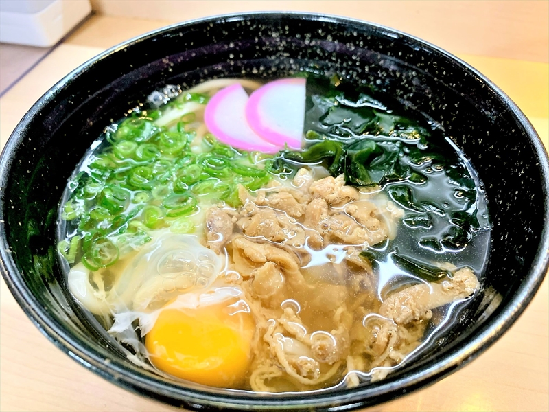 福岡うどん】駅構内の立ち食いうどん！〝早い！安い！美味い！〟の名物かしわうどん！『玄海うどん』（小倉駅） | ふくおかナビ