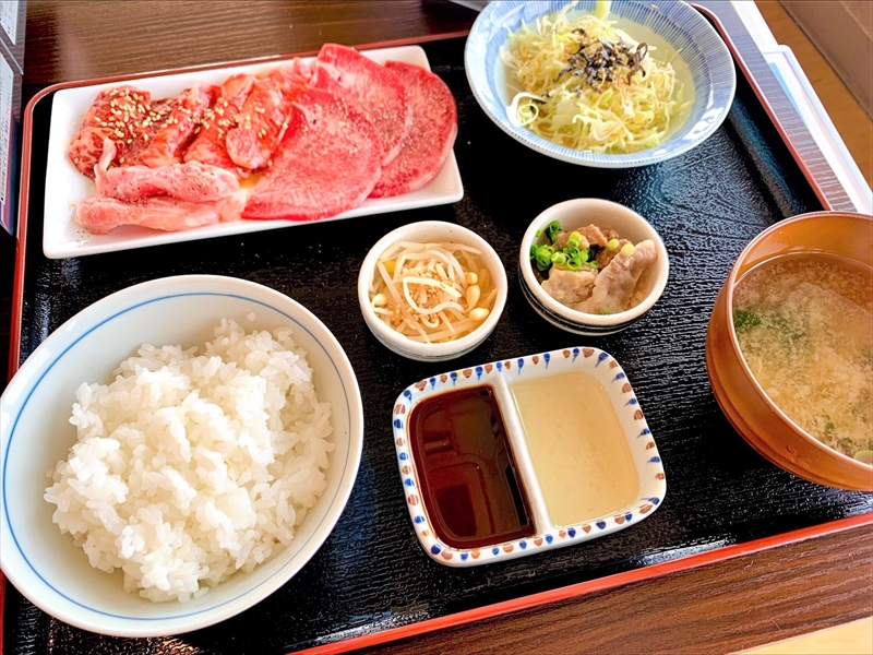 福岡NEWOPEN】ホテルの最上階で1000円の焼き肉定食！釜炊きご飯も食べ