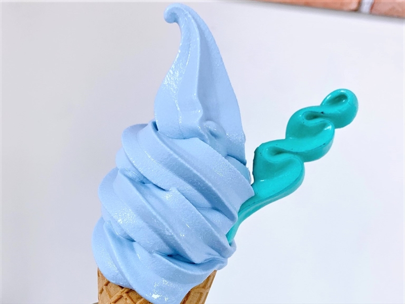 福岡グルメ】話題の青いソフトクリームが大人気〝アールグレイ専門店